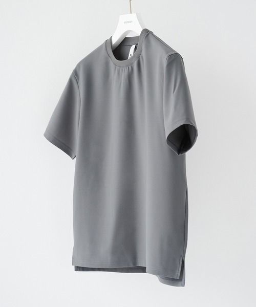 ATTACHMENT WASHABLE SUPER EASY S/S TEE — стираемая, эластичная футболка из стрейч-ткани