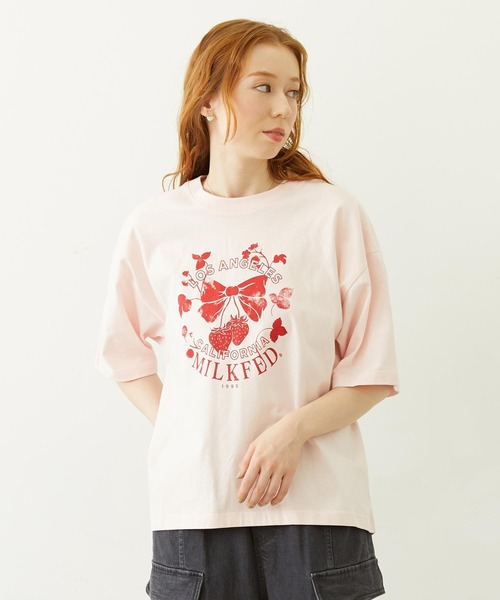 WATERCOLOR STRAWBERRY WIDE S/S TEE — широкая футболка с акварельной клубникой