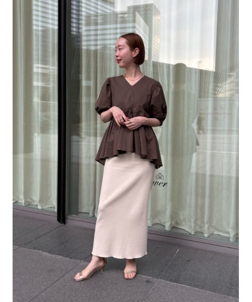 Cottonpeplum V-neck blouse — хлопковая блузка с V-образным вырезом и баской