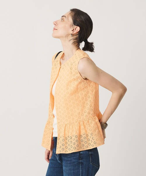 Embroidered Peplum No‑Sleeve Loose Rib — уютный трикотаж с украшением