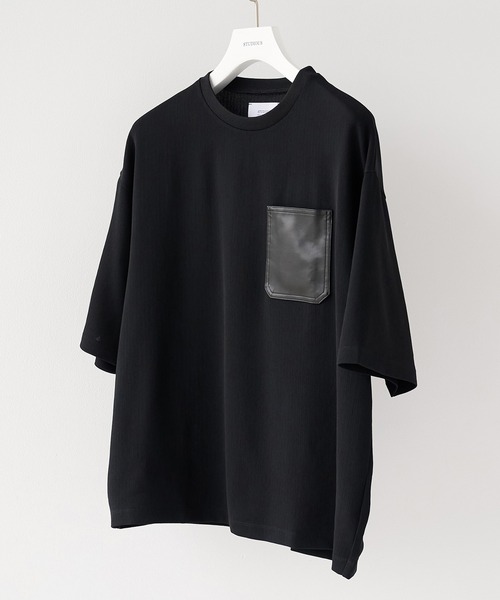 STUDIOUS DRY DOBBY LEATHER POCKET TEE — футболка с кожаным карманом