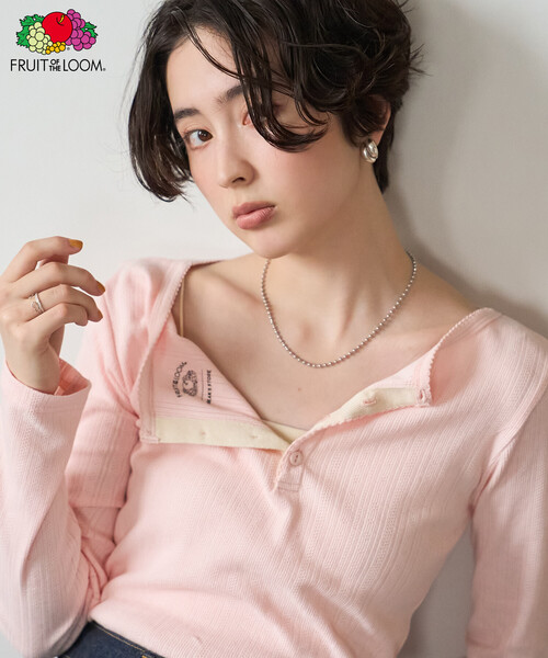 FRUIT OF THE LOOM × FREAK'S STORE — футболка Henry Neck с фирменным принтом
