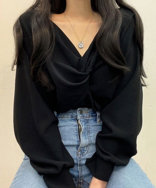 Twist V‑neck blouse — блуза с V‑воротом и драпировкой