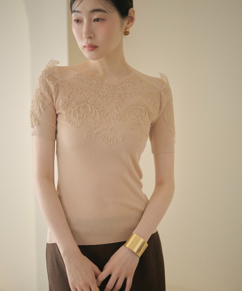 Scallop lace off-shoulder rib knit — трикотаж топ с отворотом и кружевной отделкой