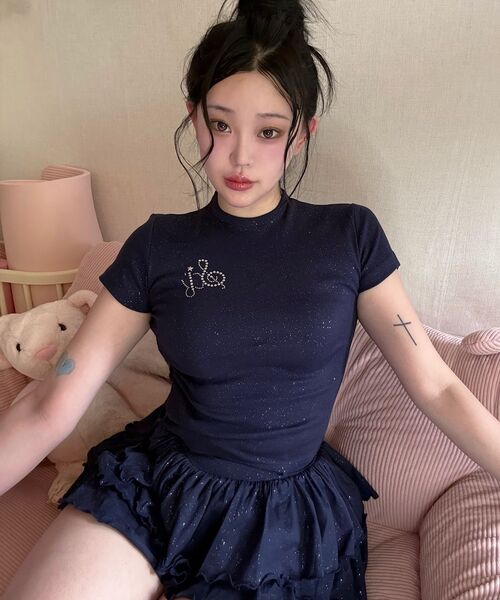※WEB限定 / Подходящая для сет-апа / Трикотажная футболка с глиттером sqnz glitter compact tee — редиc глиттер