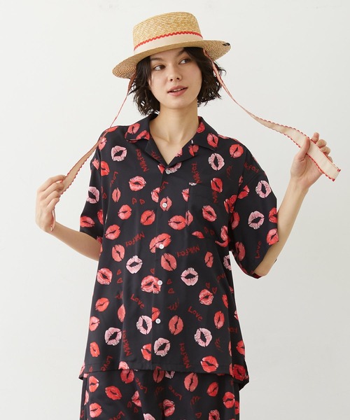 LIP PRINT SHIRT — рубашка с принтом губ