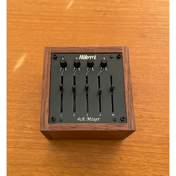Hikari Instruments 4-канальный микшер