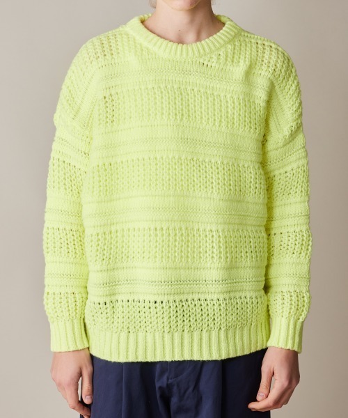 R. : Cable Texture L/S Crew Knit — длинный рукав, вязка с узором «косы»