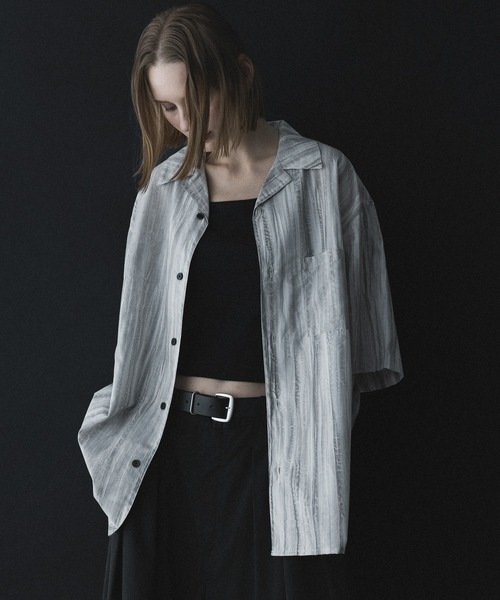 Open Collar Abstract Over Shirt — рубашка с открытым воротником, абстрактный принт