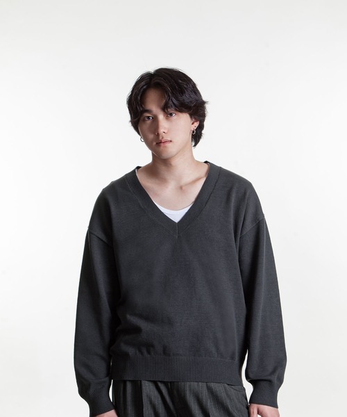 White Line 릴랙스핏 хайгер V-нейкнит (V-neck) — трикотажная кофта