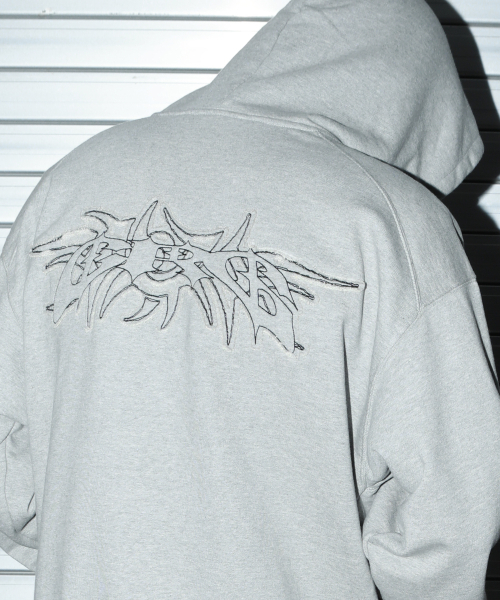 Tribal Applique Zip‑Up Hoodie — серая худи с аппликацией и молнией