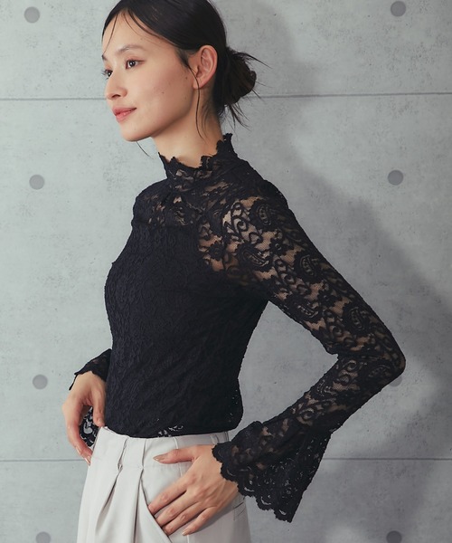 Loose high neck frill blouse — блузка с высокой горловиной и воланами