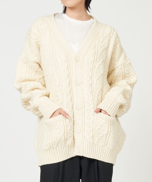 Aran Cable V‑Neck Cardigan — плотный кардиган с аранами