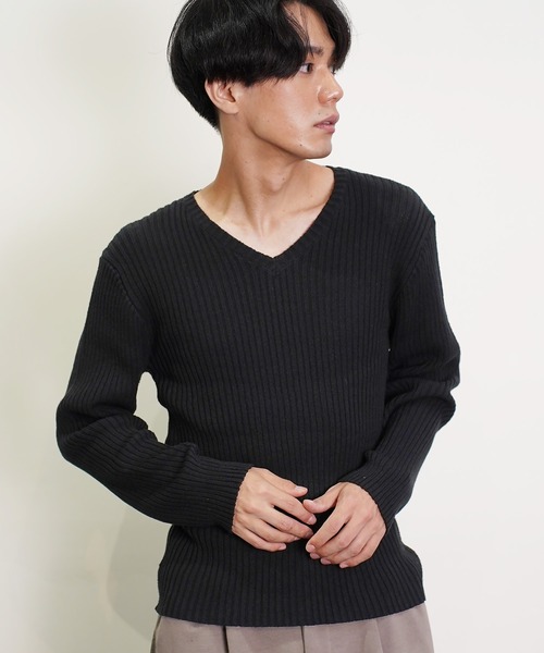 V-neck пуловер ярн