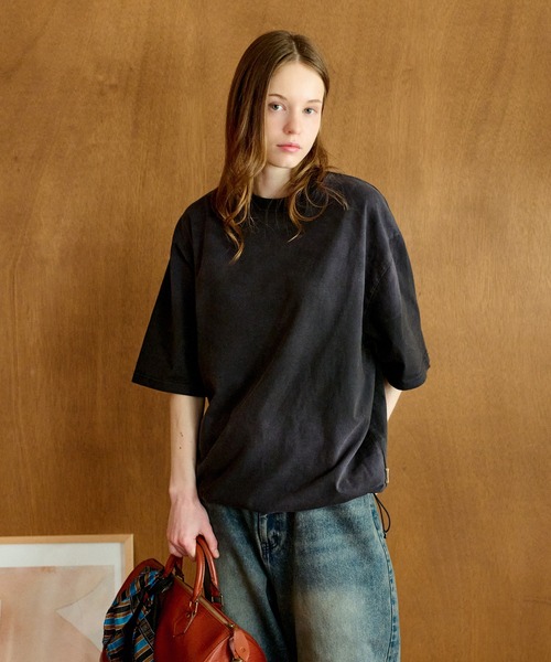 GARMENT DYED SPRAY DRAWCORD TEE — футболка с крашеным эффектом и кулиской