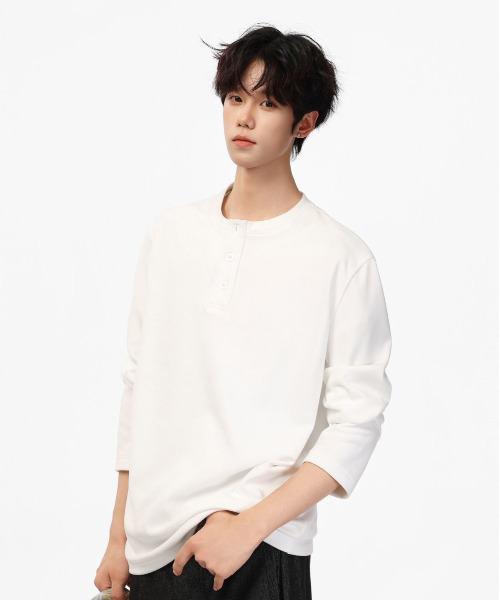 【neos】Loose‑styleヘンリーネック微起毛ストレッチロングスリーブTシャツ ユニセックス — незначительно поднятый ворс, эластичная, длинный рукав