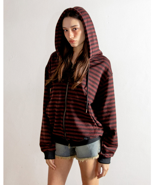 Vintage‑style forward zip‑up jack — винтажная куртка‑джек с молнией и принтом