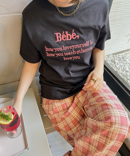 Bebe刺繍カラーゴ T‑shirt (вышитая футболка Bebe)
