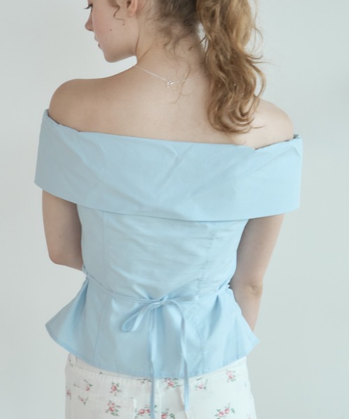 Off‑shoulder blouse — блуза с открытыми плечами