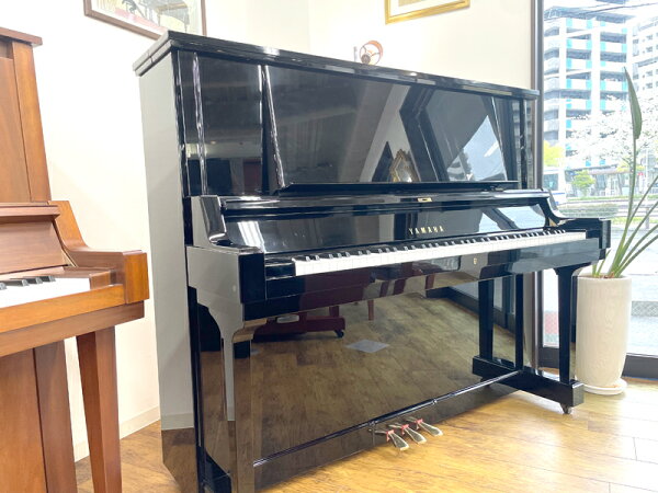 YAMAHA YUA (цвет корпуса: чёрный) с апплайтом Pianon/Chuugupianno, размеры W153.5cm (прибл.) D65cm (прибл.) H131cm (прибл.), 88-клавишная панель, аксессуары (новинка), регулировка звучания — традиционный магазин пианино