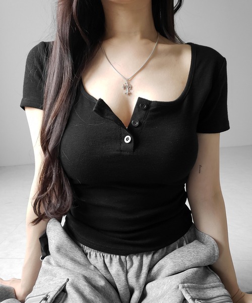 [3 цвета] Henley neck square gather — полуприлегающая футболка с коротким рукавом
