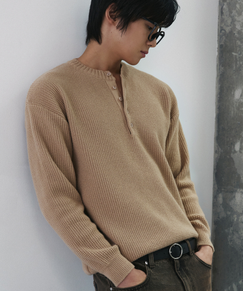 Waffle Henley Neck Knit [Beige] — вафельный джемпер Henley, бежевый