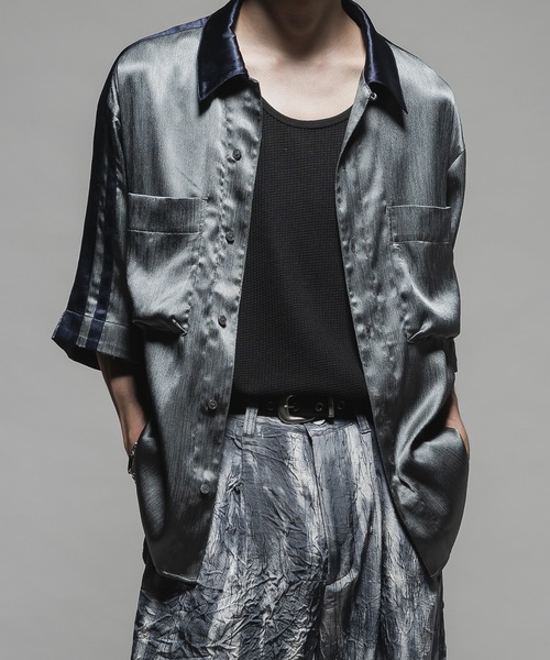 Полосатая кре́п‑сатиновая боулинг‑рубашка / striped crepe satin bowling shirt