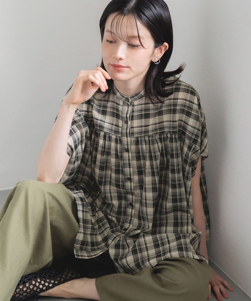 French sleeve crewneck checker blouse