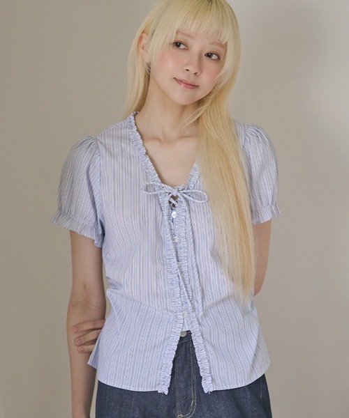 V‑neck frill ribbon ribbon puff sleeve blouse — блуза с оборками и V‑образным вырезом