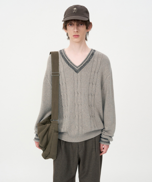 Тутонибл кейбл V‑neck knit — вязаная футболка  V‑neck с узором