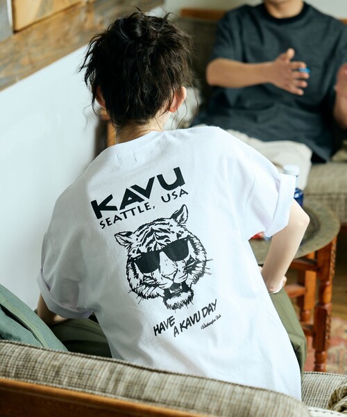 KAVU×FREAK'S STORE — лимитированная куртка‑бак, черная принтованная хлопковая футболка TIGER