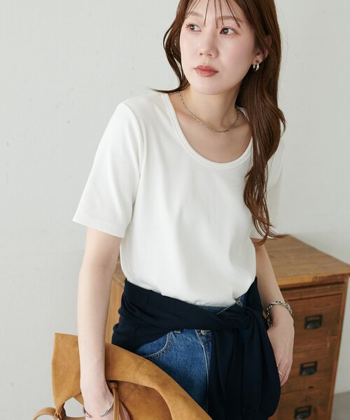 Rib U-neck T‑shirt (рибированная футболка с U‑вырезом)