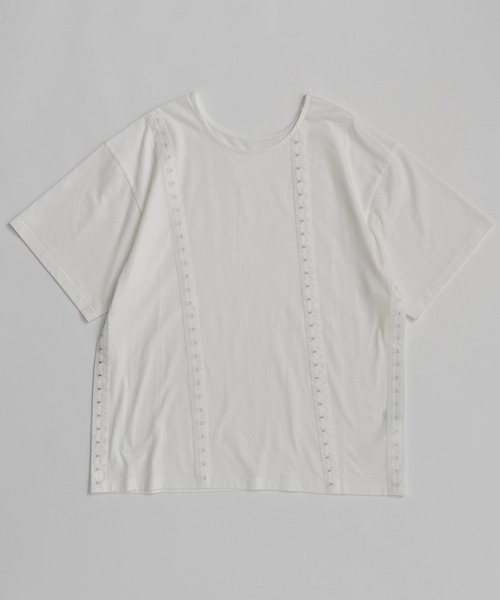 Hook-and-Eye Big Over T-Shirt — футболка с крупными застёжками-крючками