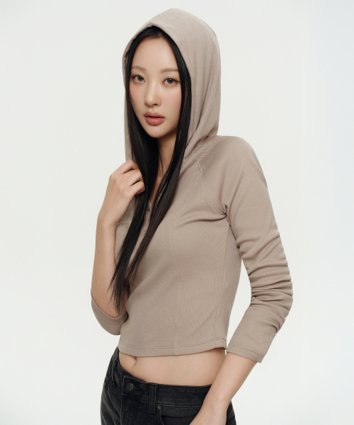 Wimns rib slim‑fit long sleeve T — тонкая женская рубашка с римской вязкой (Greyish beige)