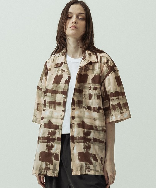 SLICK Abstract Printed Open Collar Shirt — рубашка с абстрактным принтом и открытым воротом