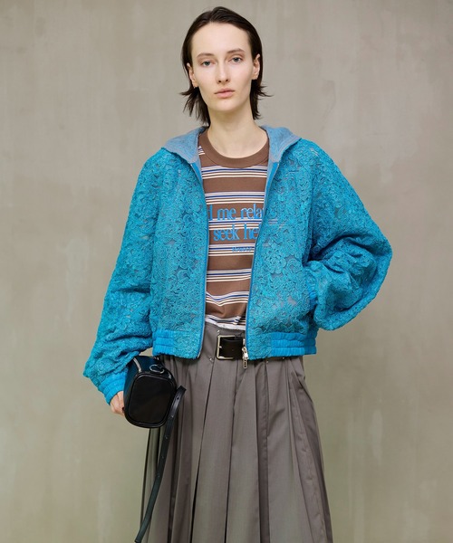 Hooded lace parka — парка с капюшоном и кружевной отделкой
