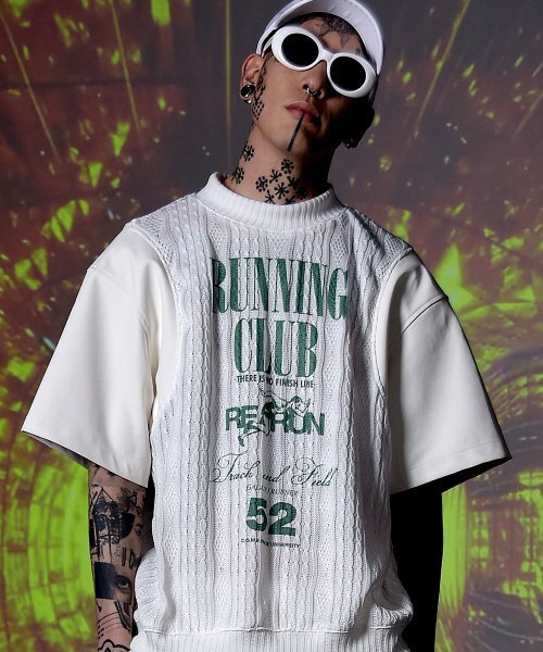 [UNISEX] свитер с кожаными рукавами в технике косы (белый)