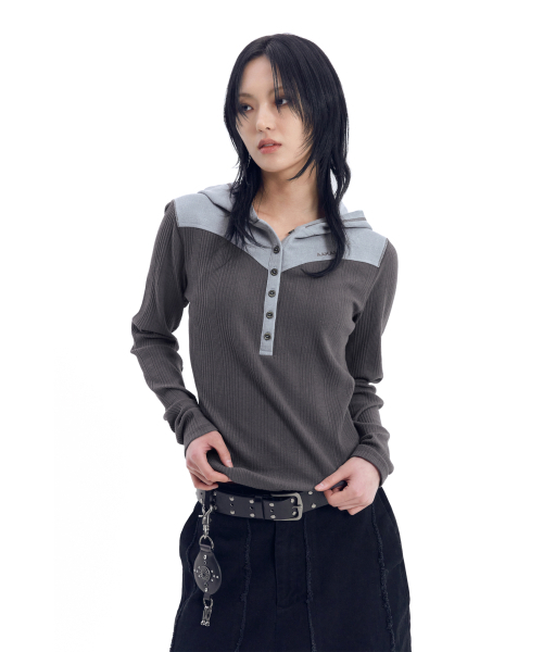Ribbed Contrast Button Hoodie (Dark Gray) — вязаное худи с контрастной планкой, тёмно‑серое