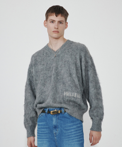 HET MOHAIR V NECK KNIT (CHARCOAL) — вязаный V‑образный свитер из мохера, угольно‑серый