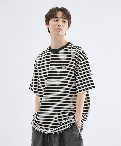 Heart Charm Border T‑shirt — футболка с сердечным принтом и полосами