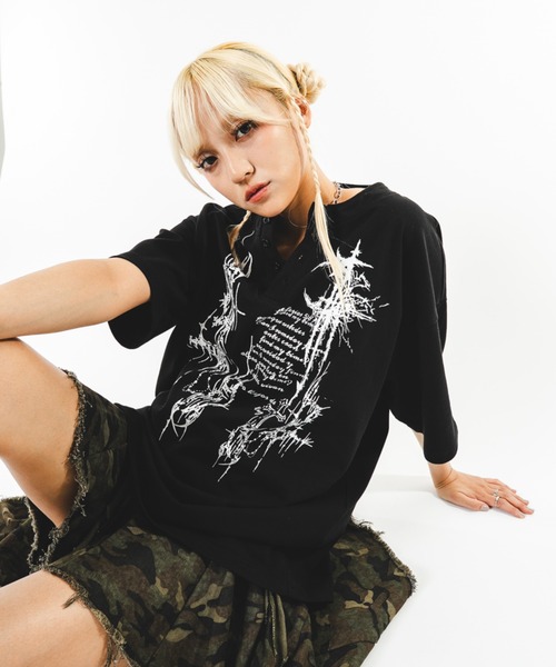 SHORT ROUND/『26 год весна-лето』 — футболка Tribal Logo Henley T