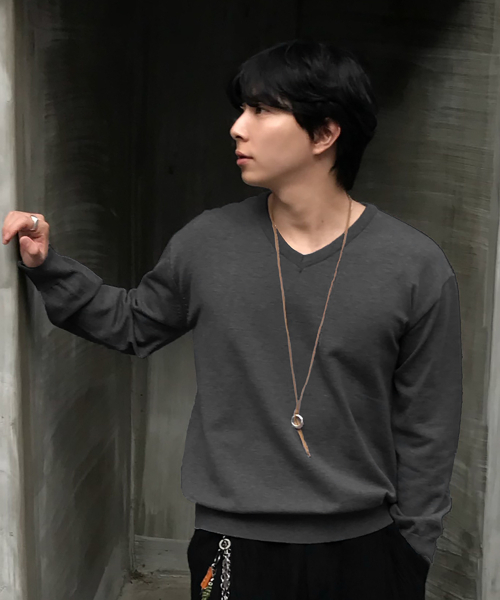 Refined V‑neck knit (чёкер)