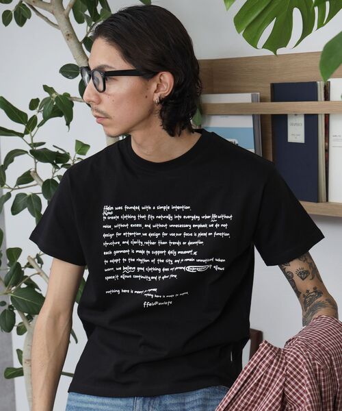 FFEIN ручная написанная футболка с принтом / T‑shirt с круглым вырезом, полуприталенная, короткий рукав, принт "Handwritten"