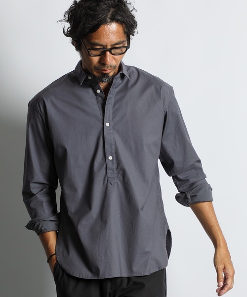 SHORT COLLAR PO SHIRT: чёрный сатен, футболка‑рубашка с коротким воротом и пуговицами