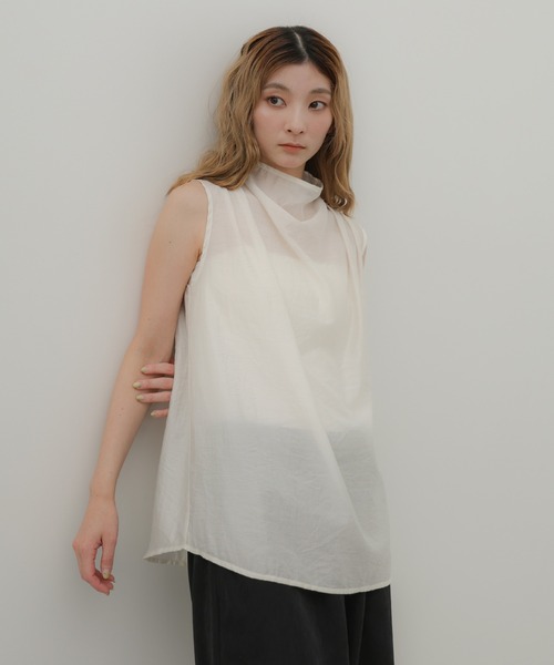 Neck Drape Shion — свободный вязаный свитшот‑блаус с драпировкой