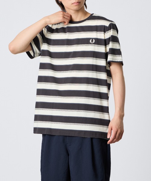 FRED PERRY faïnstrype T‑shirt с фирменным логотипом