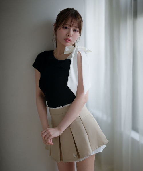 Ribbon ivy sleeveless tops — топ без рукавов с лентами