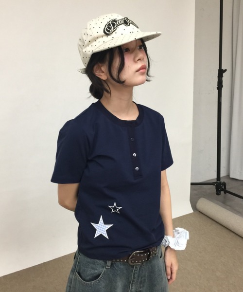 STAR PATCH TEE — футболка с нашивкой звезда