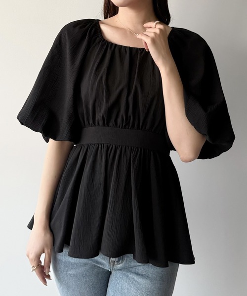 Puff sleeve peplum top — топ с воланами и пышными рукавами.