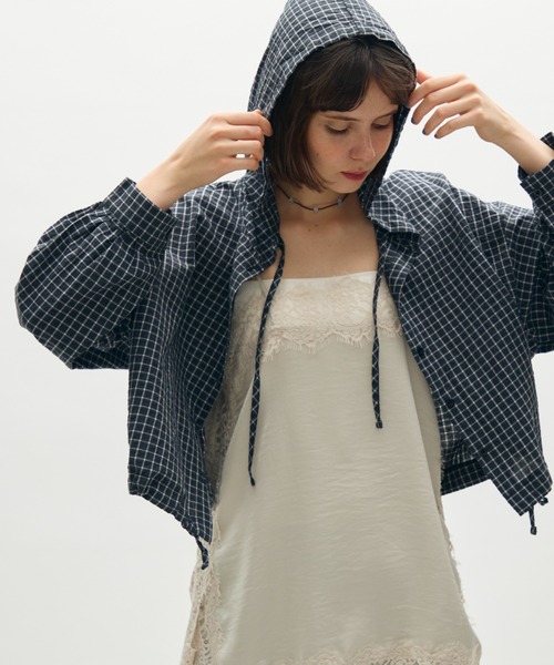 Check hoodie short blouse — короткая блузка‑худи в клетку